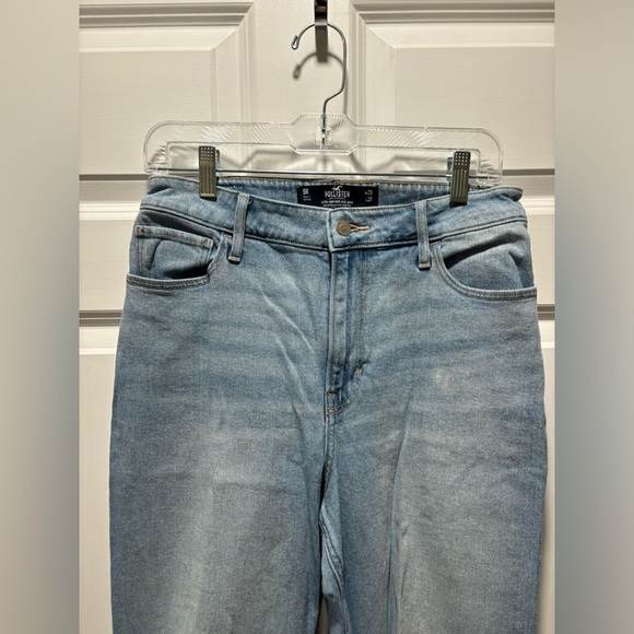 Hollister Ultra Rise Dad Jeans​​​​​​​​ - Picture 3 of 8